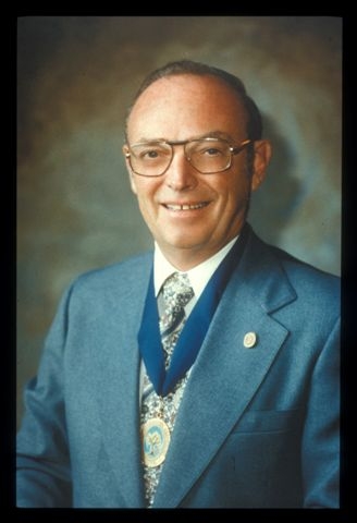 Robert Richards Sr., MD